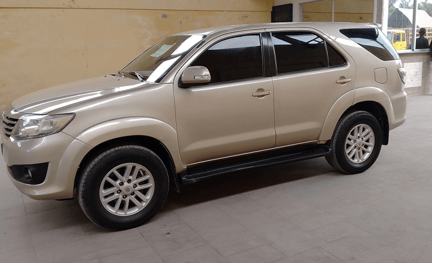 Toyota Fortuner SR5