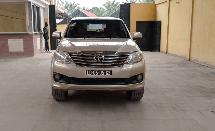 Toyota Fortuner SR5